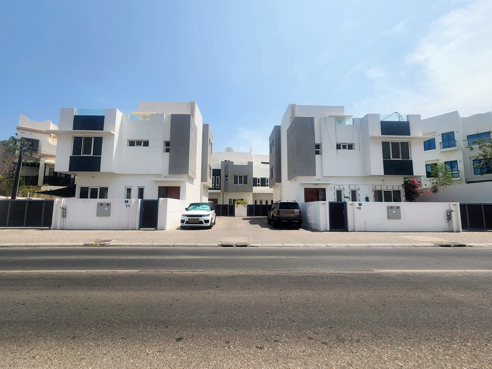 Hilal Al Barwani villas and shared courtyard, Madinat Al Sultan Qaboos · 1