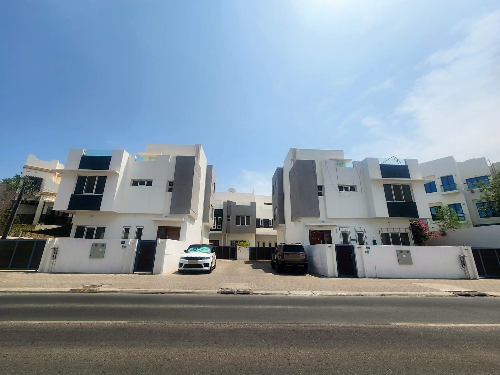 Hilal Al Barwani villas and shared courtyard, Madinat Al Sultan Qaboos · 3