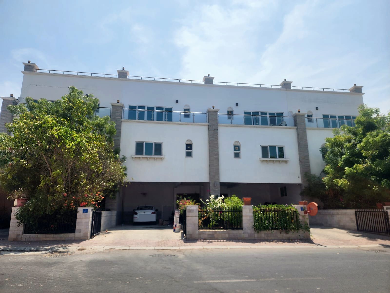 Manahil Complex facade and garden, Madinat Al Sultan Qaboos · 1